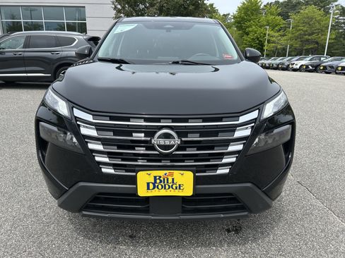 Used 2024 Nissan Rogue SV AWD/4WD image 2