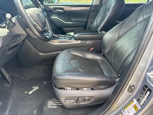 Used 2021 Toyota Highlander Platinum AWD/4WD image 9