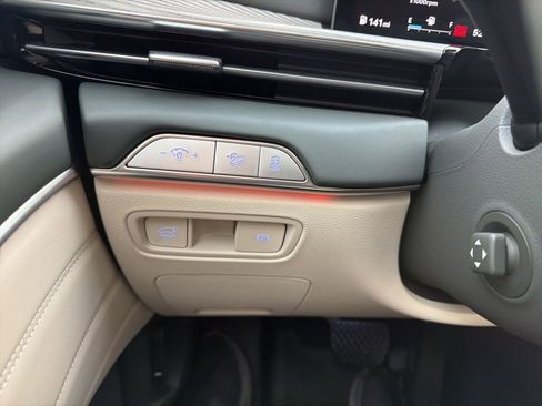 Used 2025 Genesis GV80 2.5T Prestige image 19