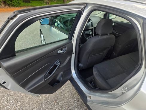 Used 2017 Ford Focus SE FWD image 31