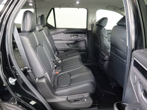 Used 2025 Honda Pilot EX-L image 18