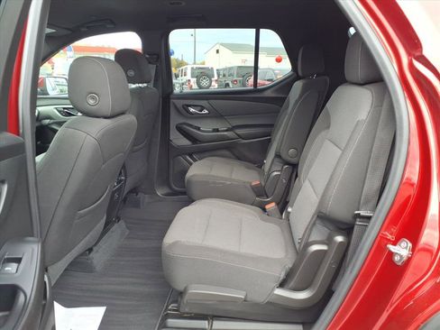 Used 2022 Chevrolet Traverse LT image 11