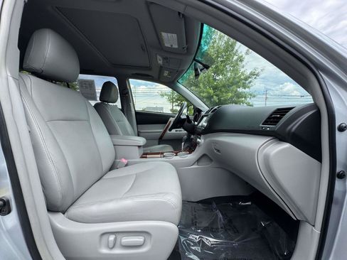 Used 2012 Toyota Highlander Limited AWD/4WD image 9