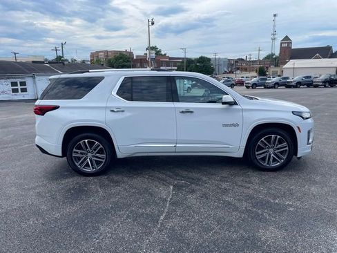 Used 2023 Chevrolet Traverse High Country w/ LPO, Floor Liner Package FWD image 4