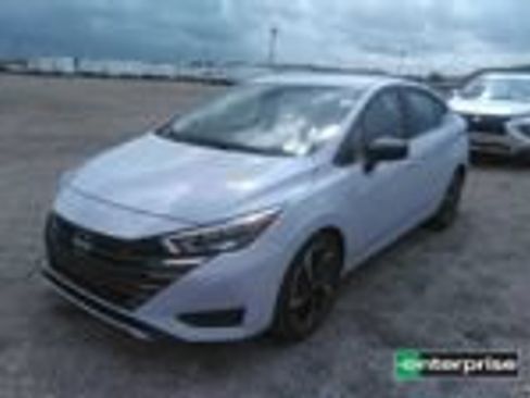 Used 2024 Nissan Versa SR FWD image 7
