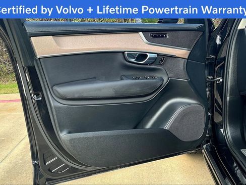 Certified 2025 Volvo XC90 B6 Plus image 23