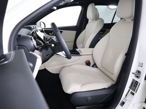 Used 2026 Mercedes-Benz GLC 300 4MATIC image 33