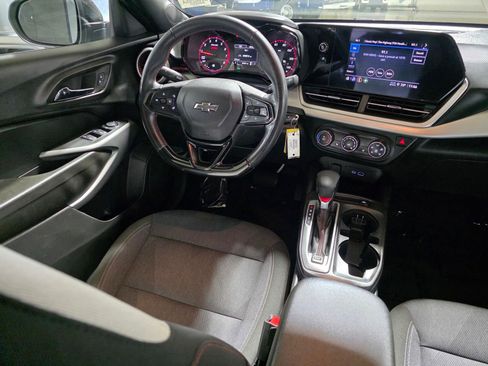 Used 2024 Chevrolet Trax RS FWD image 19