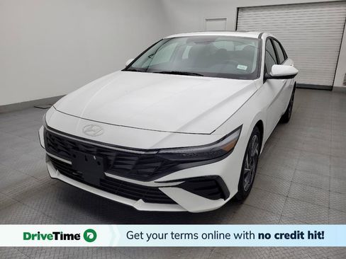 Used 2025 Hyundai Elantra SEL image 1