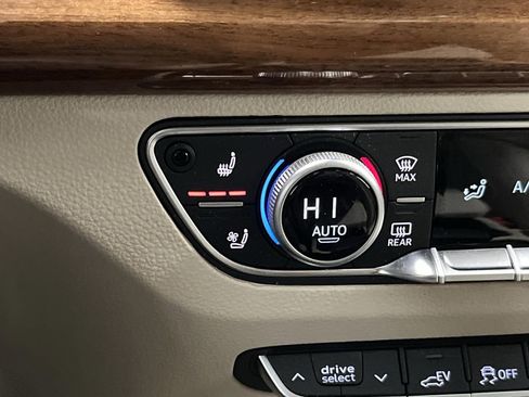 Used 2024 Audi Q5 e Premium Plus image 8