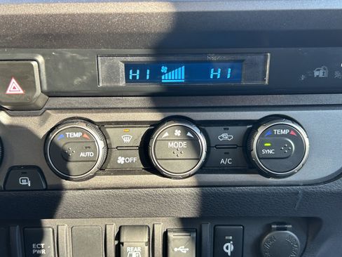 Certified 2023 Toyota Tacoma TRD Off-Road image 27