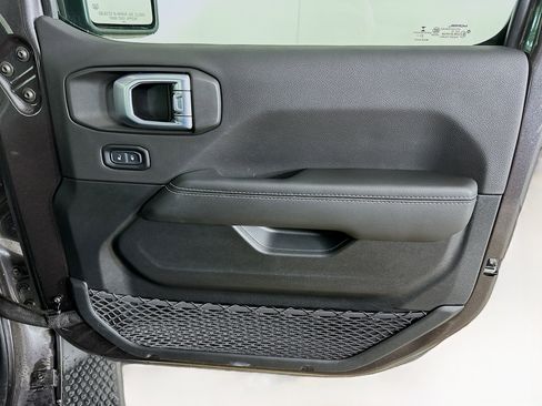 Used 2021 Jeep Wrangler Sahara w/ Cold Weather Group image 31