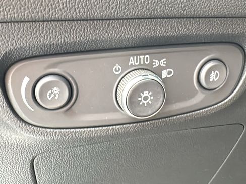 Certified 2021 Buick Encore GX Essence w/ Advanced Technology Package AWD/4WD image 9
