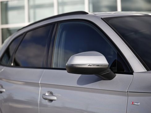 Certified 2025 Audi Q5 2.0T Premium Plus w/ Premium Plus Package image 3