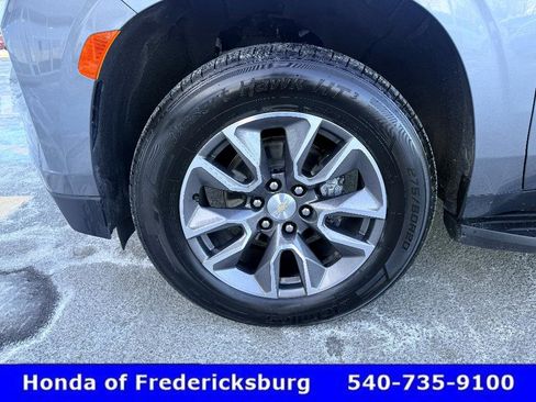 Used 2022 Chevrolet Suburban LT w/ Luxury Package image 10