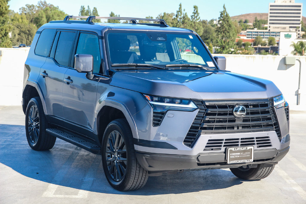 Certified 2025 Lexus GX 550 w/ Cold Area Package AWD/4WD image 3