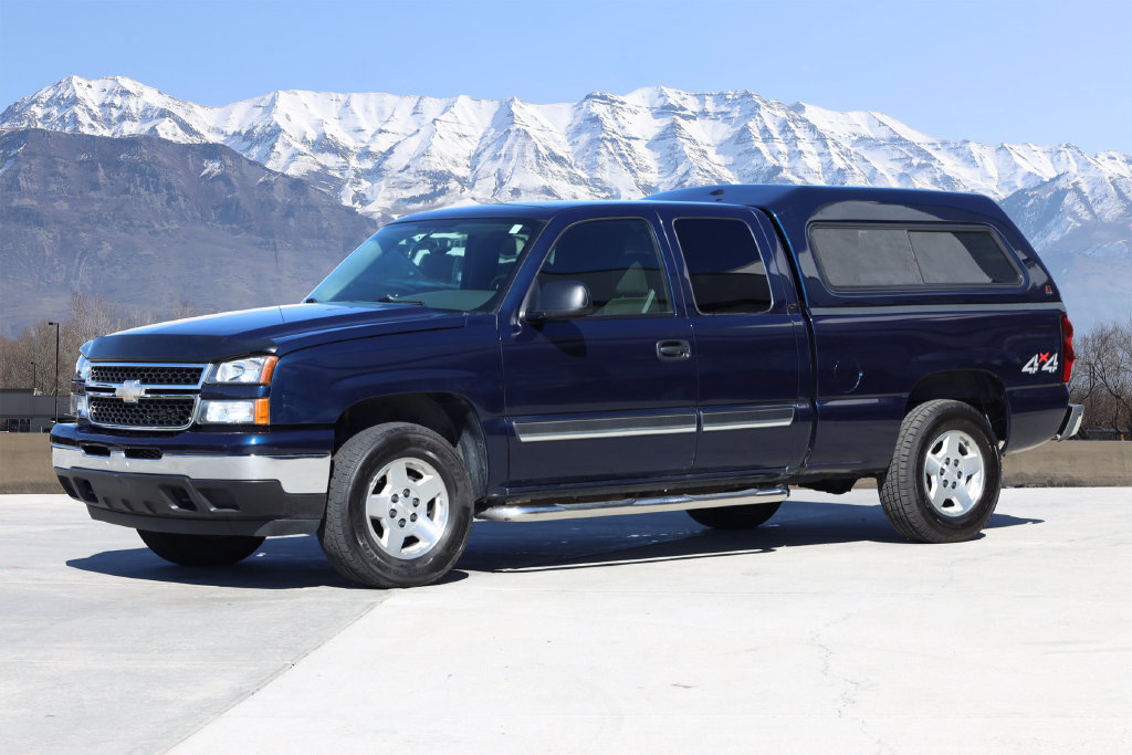 Used 2006 Chevrolet Silverado 1500 LT w/ Light Duty Power Package AWD/4WD image 2