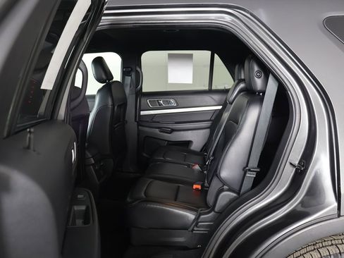 Used 2019 Ford Explorer XLT w/ Equipment Group 202A image 31