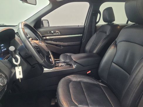 Used 2018 Ford Explorer XLT w/ Equipment Group 202A image 17