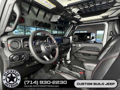 Used 2024 Jeep Gladiator Rubicon AWD/4WD image 18