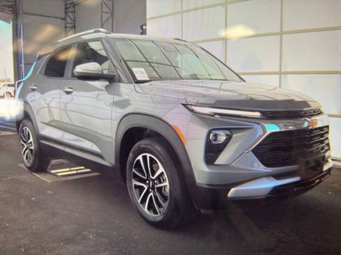 Used 2025 Chevrolet TrailBlazer LT AWD/4WD image 5