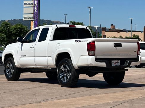 Certified 2016 Toyota Tacoma TRD Sport RWD image 7