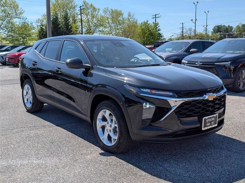 Used 2024 Chevrolet Trax LS w/ LS Convenience Package image 7