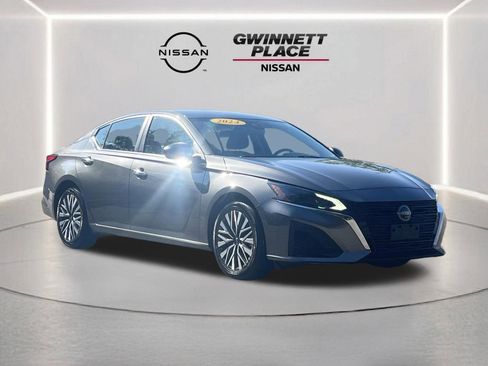 Used 2024 Nissan Altima 2.5 SV FWD image 25