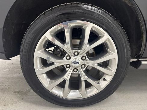 Used 2019 Ford Expedition Limited w/ Equipment Group 302A AWD/4WD image 39