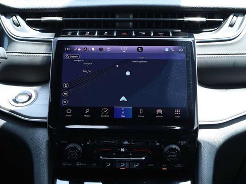 Used 2024 Jeep Grand Cherokee Limited w/ Black Appearance Package RWD image 16