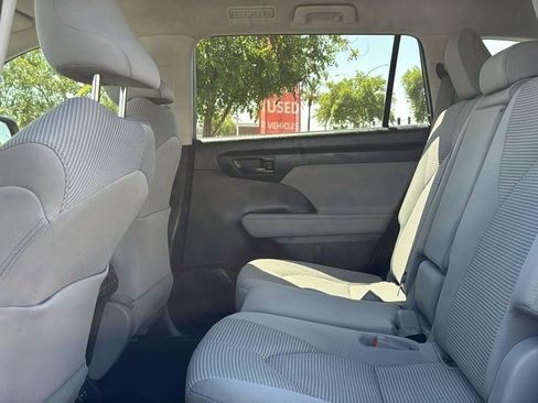 Used 2023 Toyota Highlander LE FWD image 28