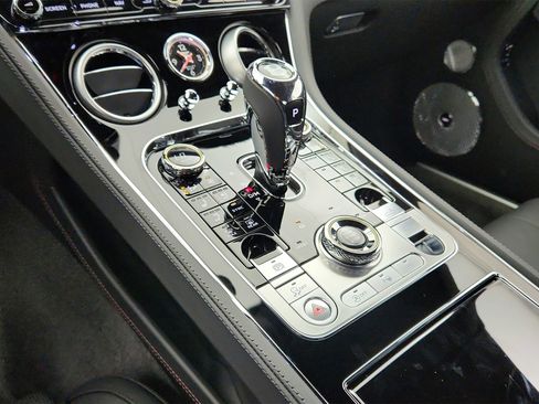 Used 2024 Bentley Continental GT V8 image 19