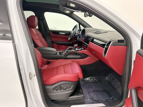 Certified 2022 Porsche Cayenne AWD/4WD image 27