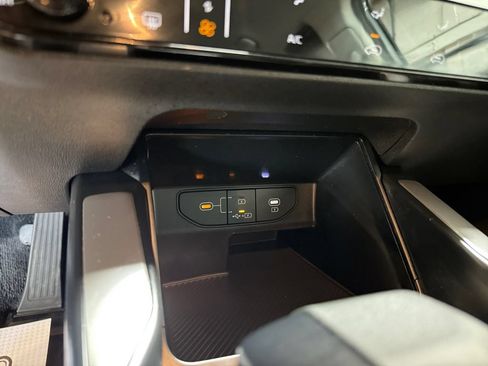 Certified 2024 Kia Sorento LX FWD image 30