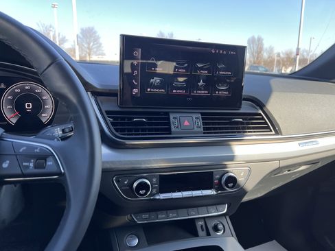 Used 2025 Audi Q5 2.0T Premium image 31