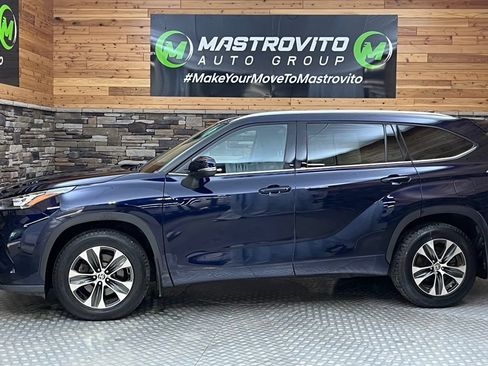 Used 2020 Toyota Highlander XLE AWD/4WD image 13