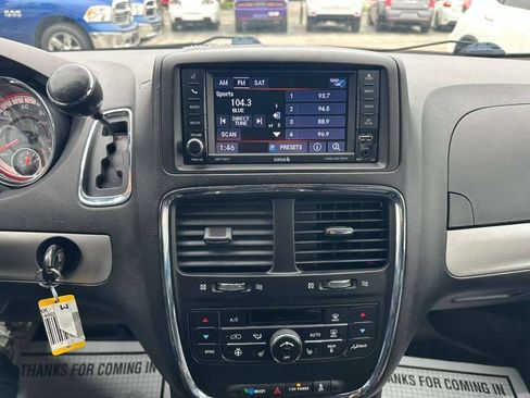Used 2018 Dodge Grand Caravan GT FWD image 17