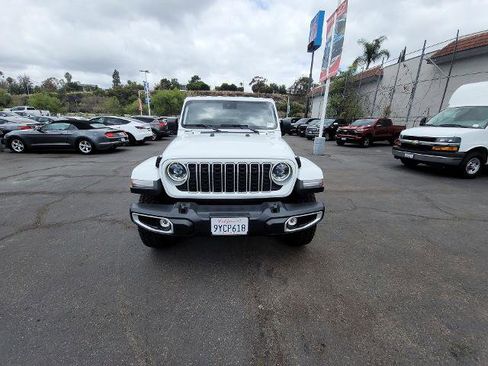 Used 2025 Jeep Wrangler Unlimited Sahara AWD/4WD image 3