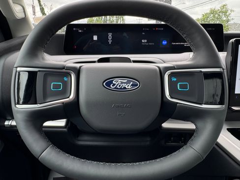 Used 2025 Ford Expedition Max Active AWD/4WD image 62