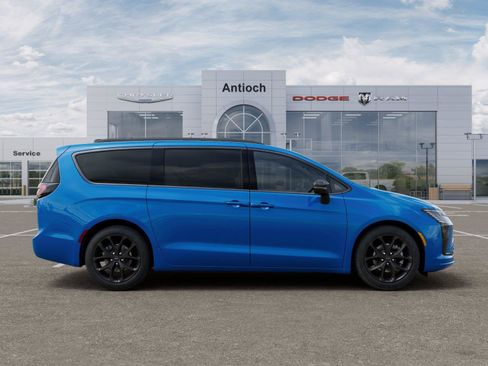 New 2027 Chrysler Pacifica Limited FWD image 21