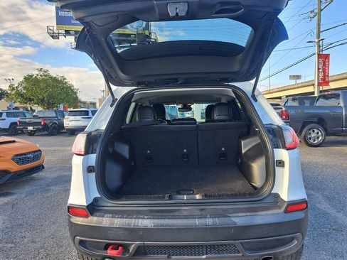 Used 2021 Jeep Cherokee Trailhawk image 25