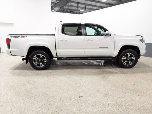 Used 2018 Toyota Tacoma TRD Sport image 2