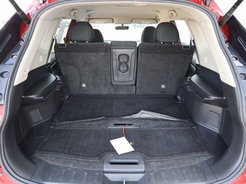 Used 2018 Nissan Rogue SV image 13