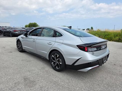 Certified 2025 Hyundai Sonata SEL AWD/4WD image 3