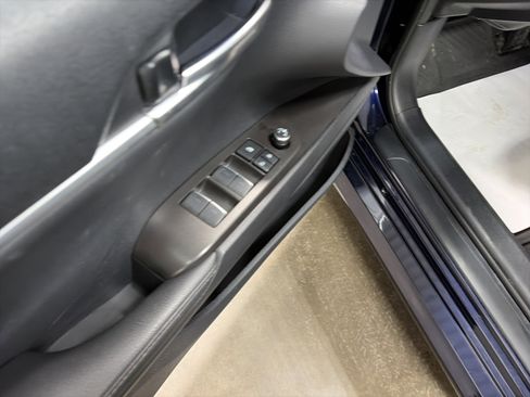 Used 2022 Toyota Camry XLE image 27