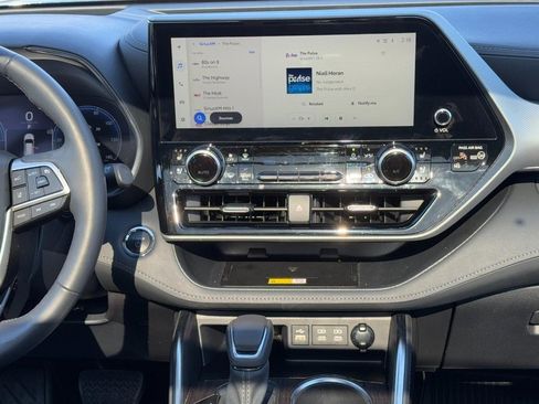 Used 2023 Toyota Highlander Platinum image 15