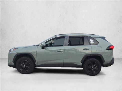 Used 2021 Toyota RAV4 XLE w/ Convenience Package FWD image 5