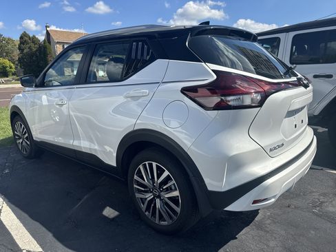 Used 2023 Nissan Kicks SV image 4