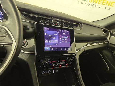 Used 2022 Jeep Grand Cherokee Altitude image 21