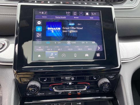 Used 2023 Jeep Grand Cherokee Altitude image 13